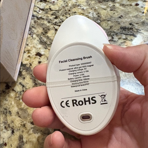 MONAT Face Exfoliating Brush, Includes Stand, Charging Cord - NWT - Picture 2 of 6